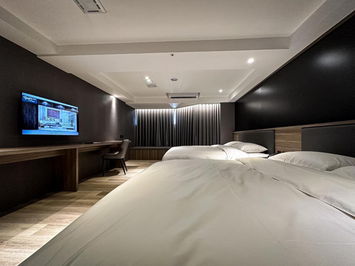 Autumn Willow Hotel Taichung Exterior photo